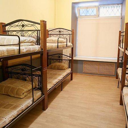 Night & Day Hostel Kiev Extérieur photo