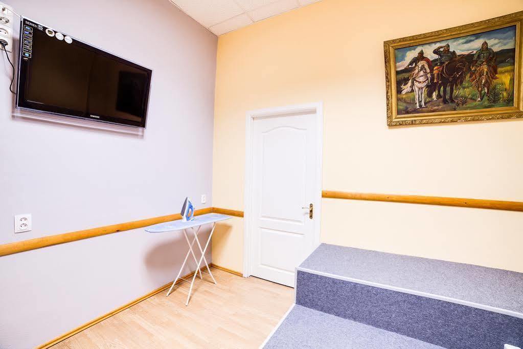 Night & Day Hostel Kiev Extérieur photo