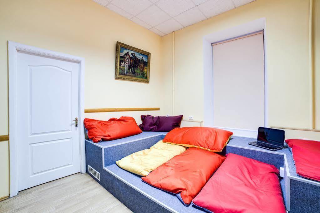 Night & Day Hostel Kiev Extérieur photo