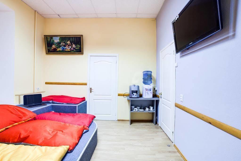 Night & Day Hostel Kiev Extérieur photo
