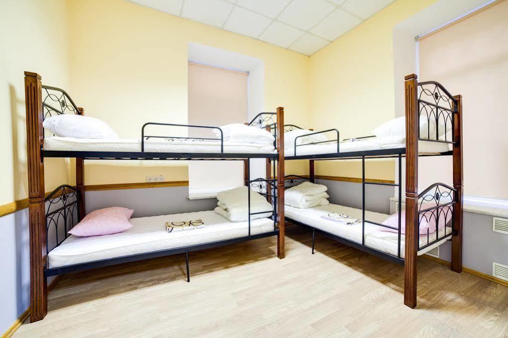 Night & Day Hostel Kiev Extérieur photo