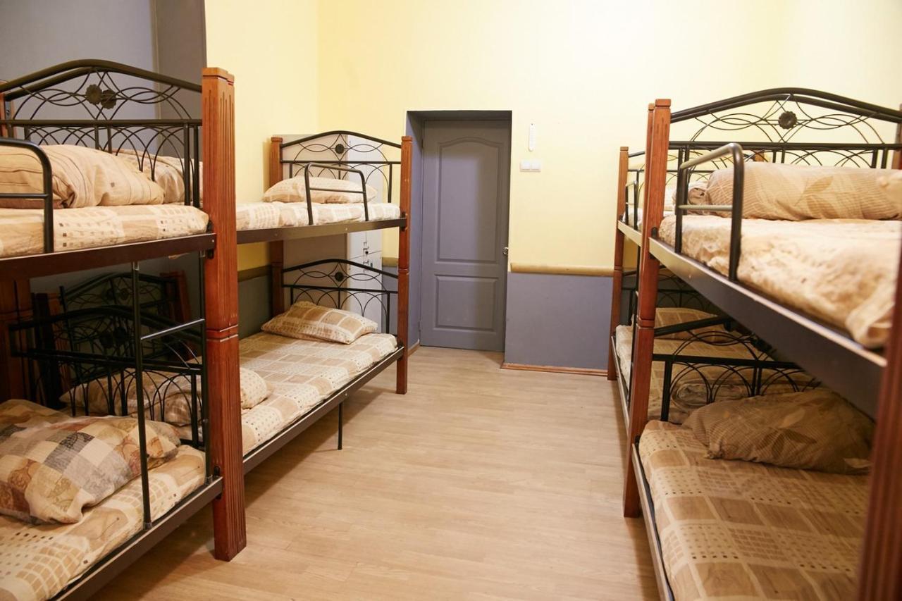 Night & Day Hostel Kiev Extérieur photo