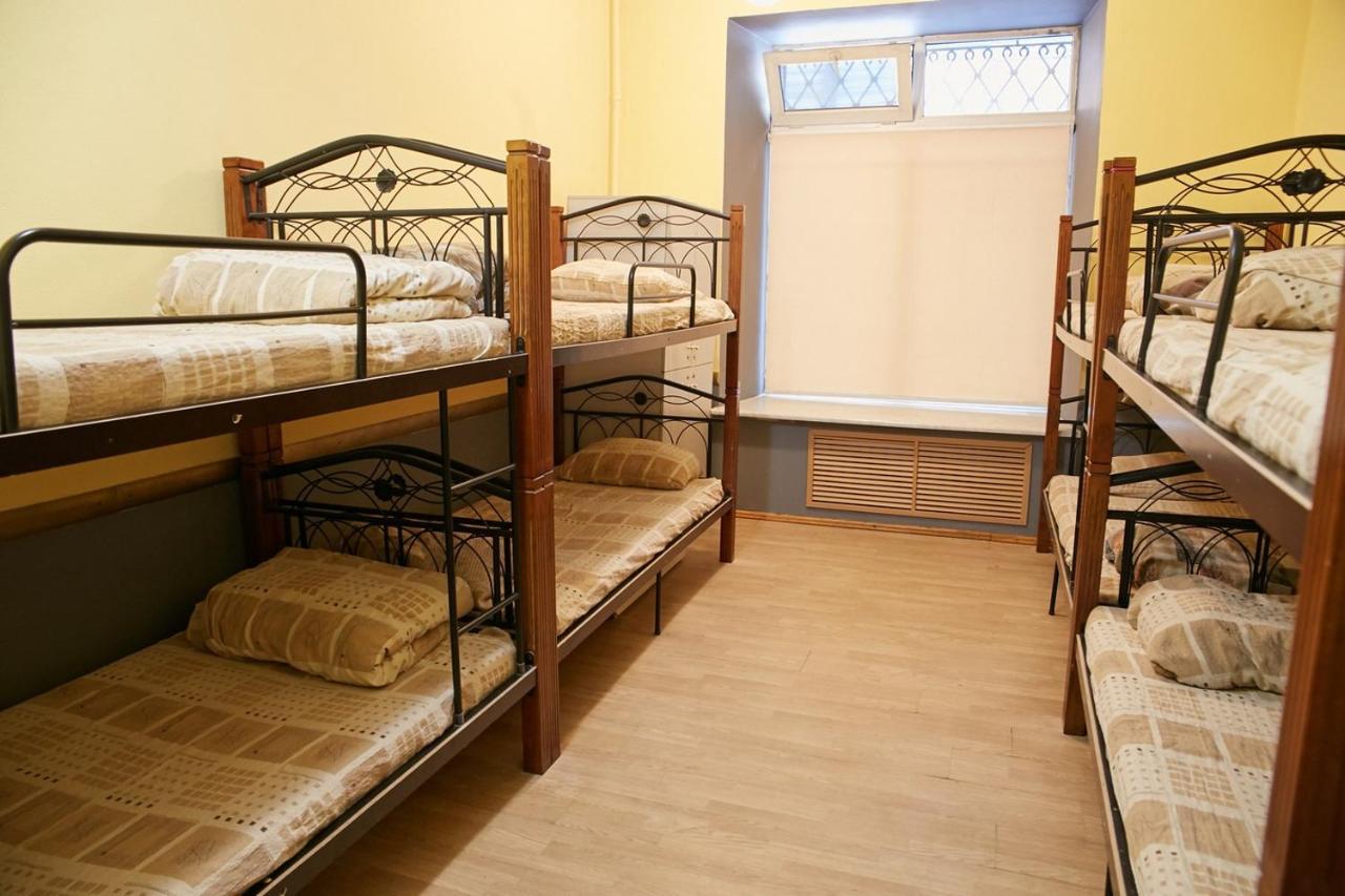 Night & Day Hostel Kiev Extérieur photo