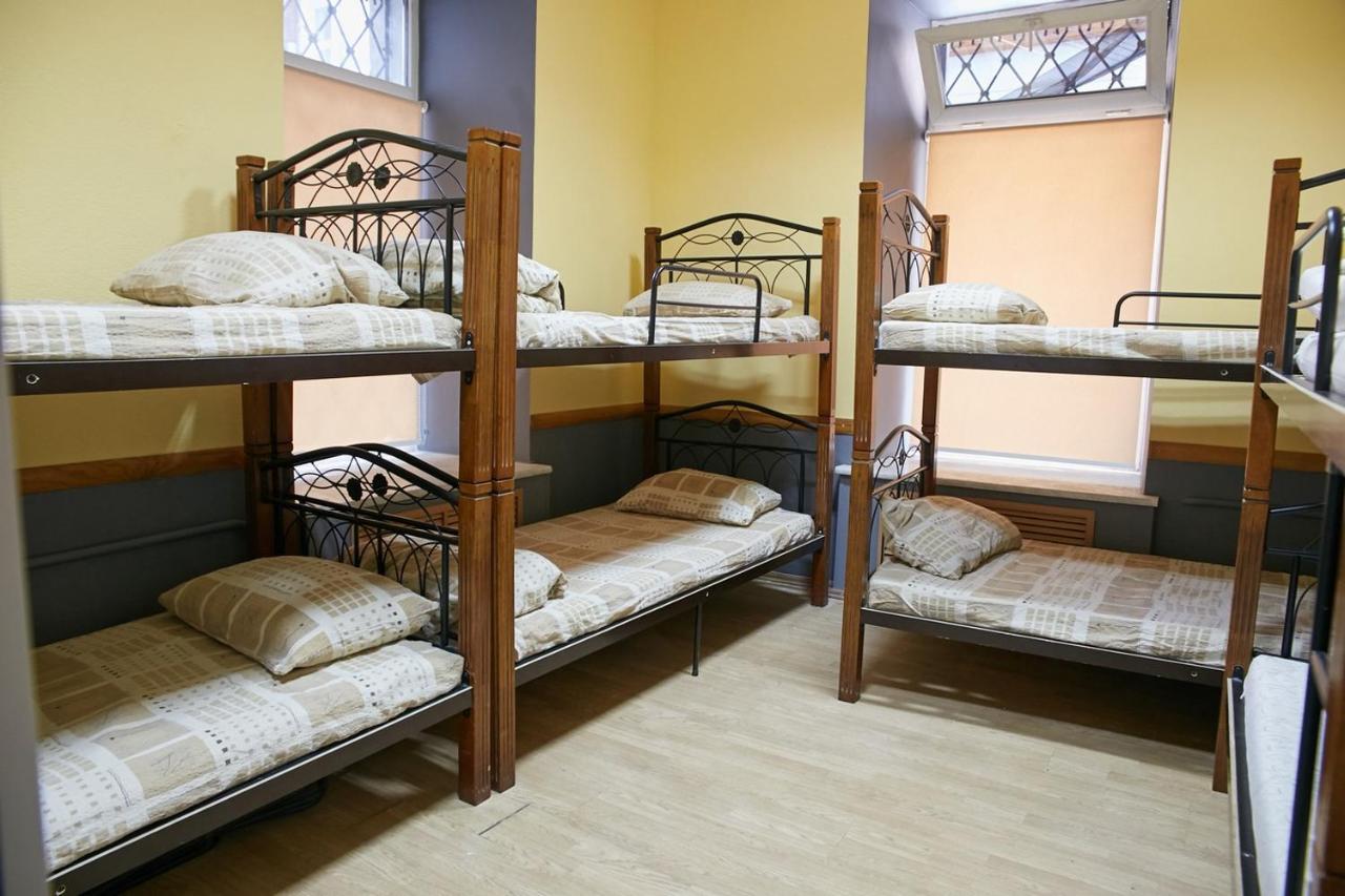 Night & Day Hostel Kiev Extérieur photo