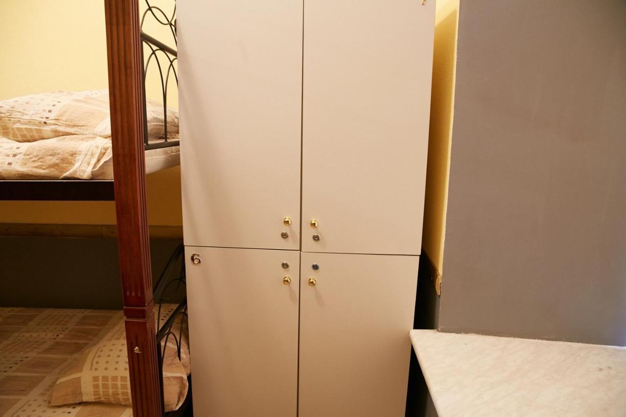 Night & Day Hostel Kiev Extérieur photo